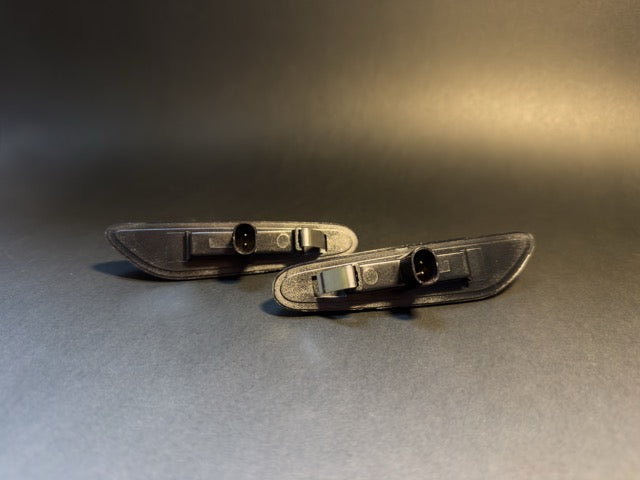 BMW LED tamsinti posūkių signalai ant sparnų 1/3/5 serijai (E46, E60, E61, E90, E91, E92, E93, E87, E81, E82, E88, E83, E84)